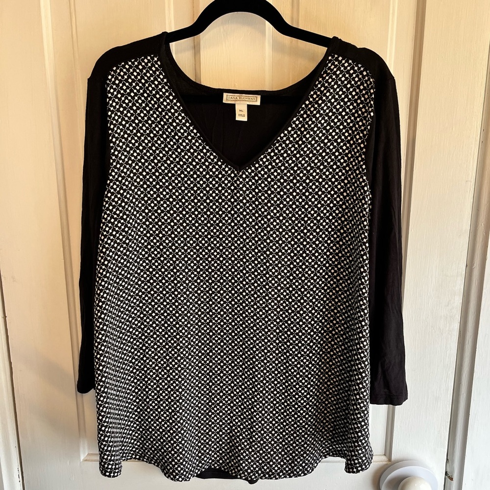 Dana Buchman black & white XL top 💙